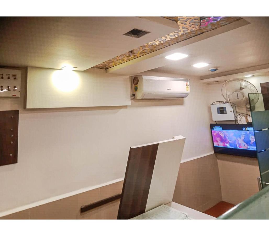 Gurukripa Nx Lodging By Wb Inn 탄 외부 사진