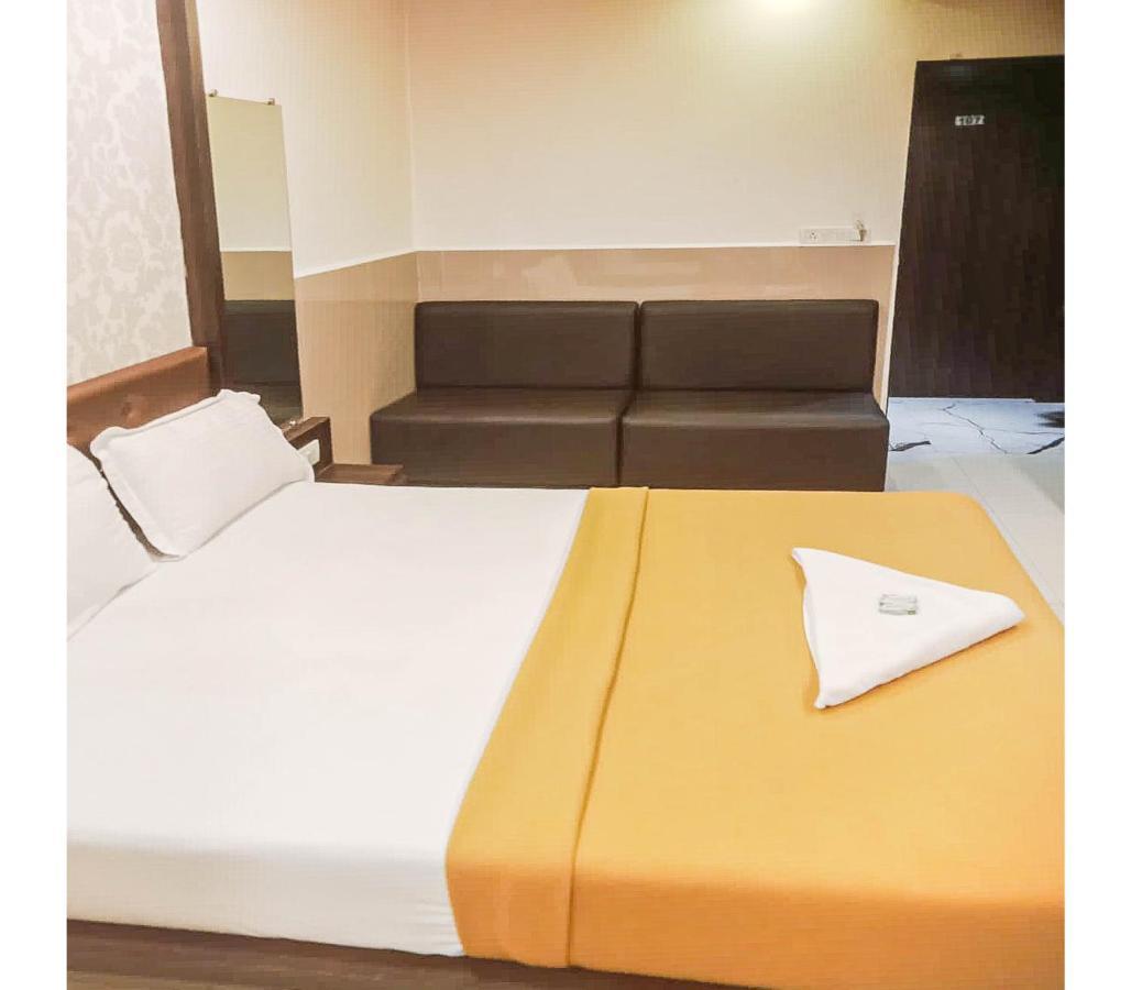 Gurukripa Nx Lodging By Wb Inn 탄 외부 사진
