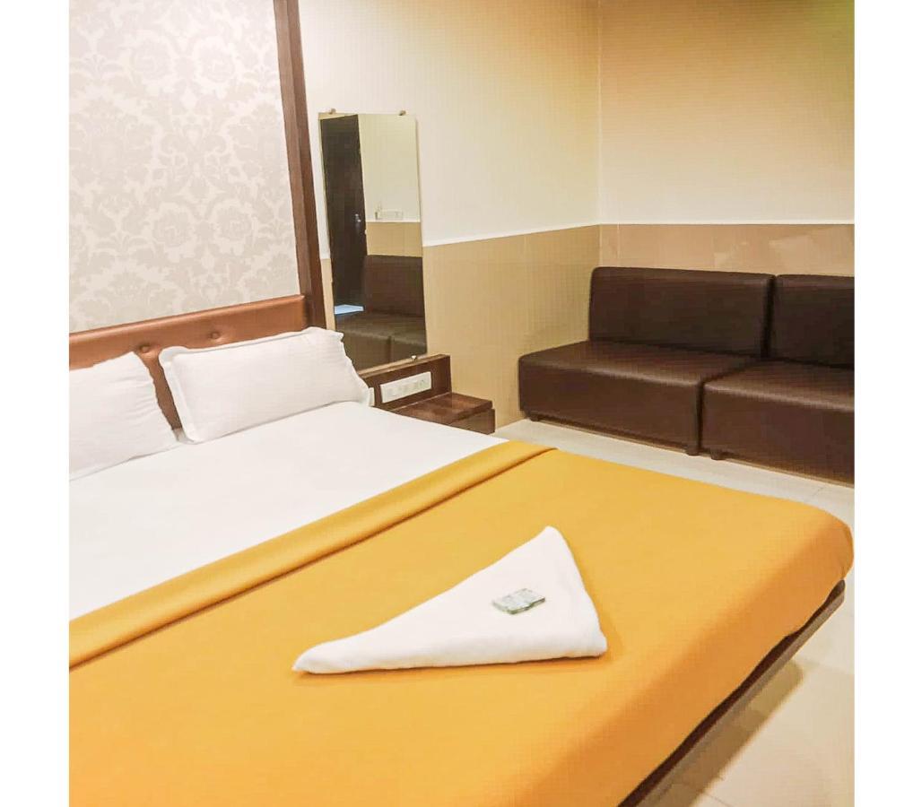 Gurukripa Nx Lodging By Wb Inn 탄 외부 사진