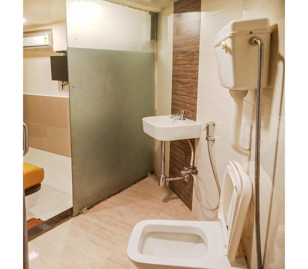 Gurukripa Nx Lodging By Wb Inn 탄 외부 사진